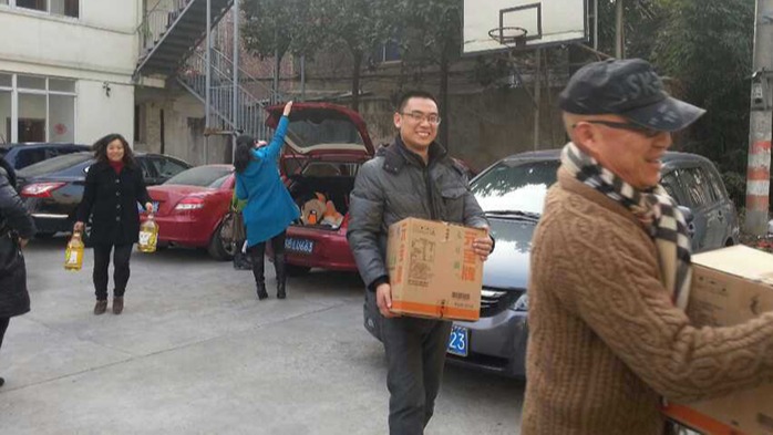 91看片地址参加公益活动